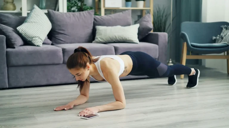 Plank – jak prawidłowo wykonywać deskę i jakie daje efekty?