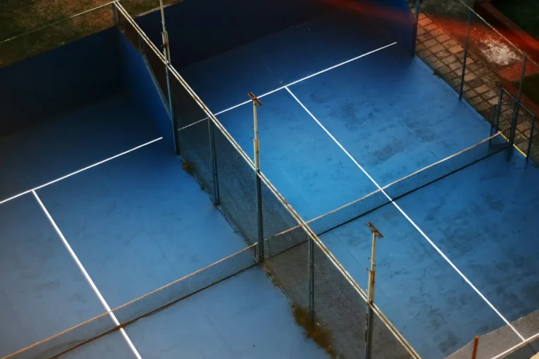 Padel – dlaczego ten sport podbija polskie korty?